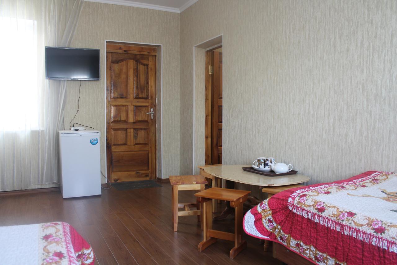 Адилет Hotell Tsjolpon-Ata Eksteriør bilde